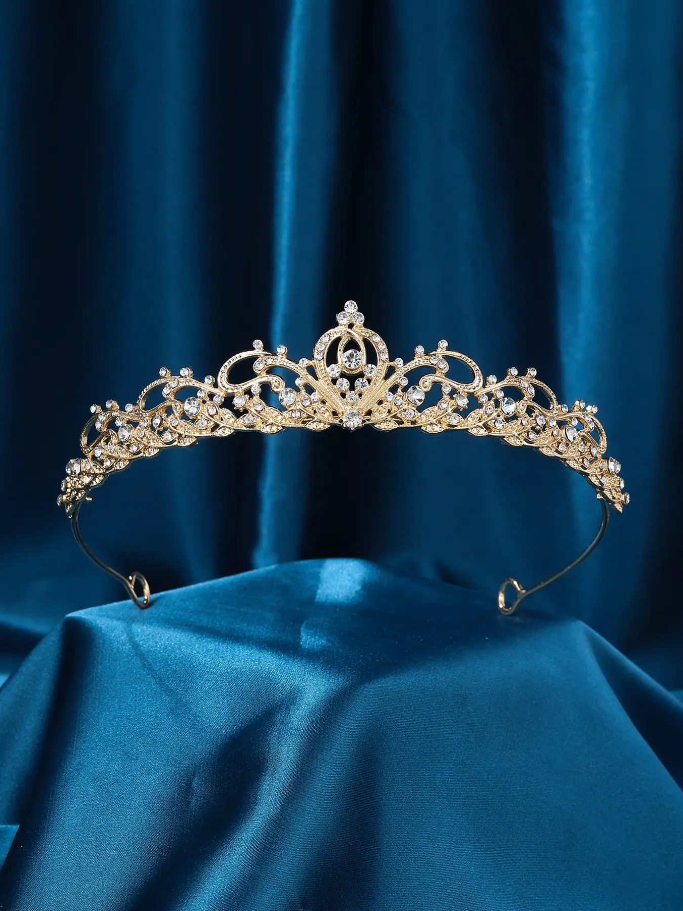 Women's Crown Headpiece, Crystal Crown for Birthday or Wedding, Bride Hairband, Rhinestone Crown for Sweet Sixteen Party, Elegant Crown Design