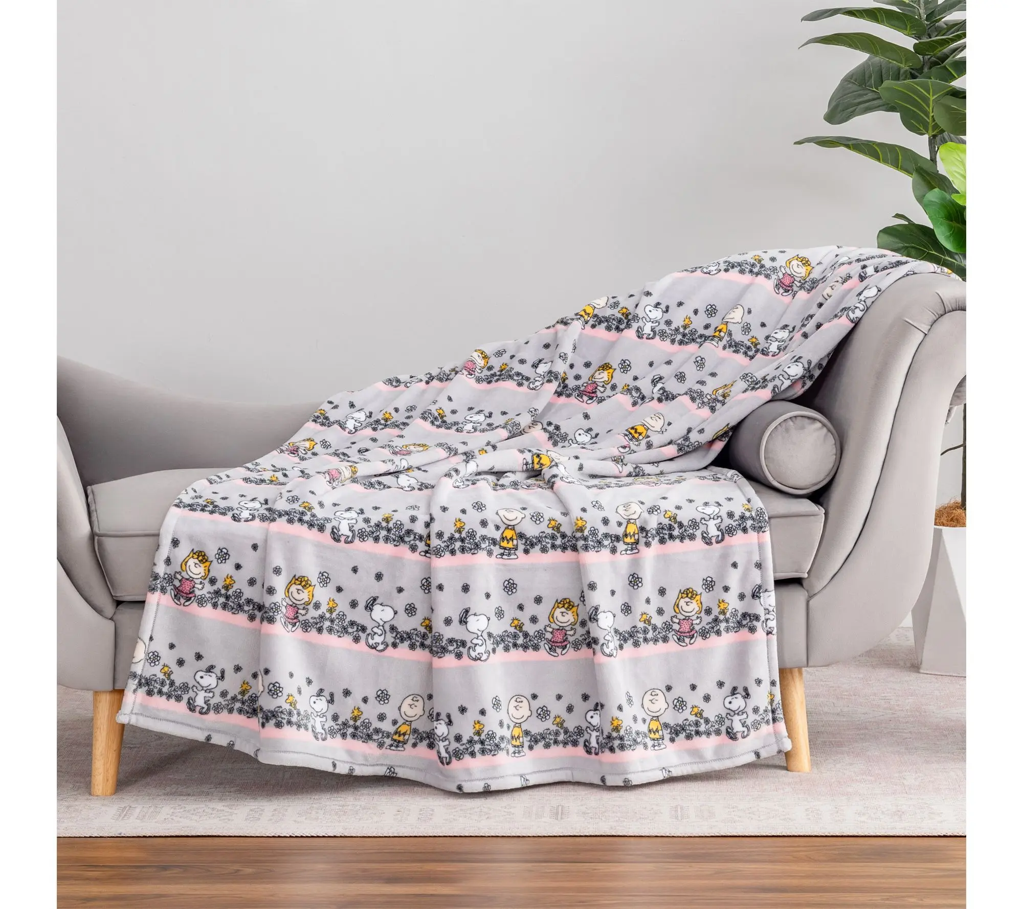 Berkshire Peanuts Spring 55x70 Velvetsoft Throw