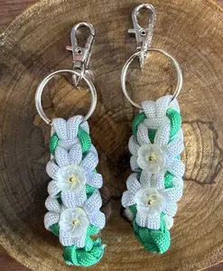 Daisy Keychain, Fashion Accessory, Costume Jewelry Keychain for Daily Use