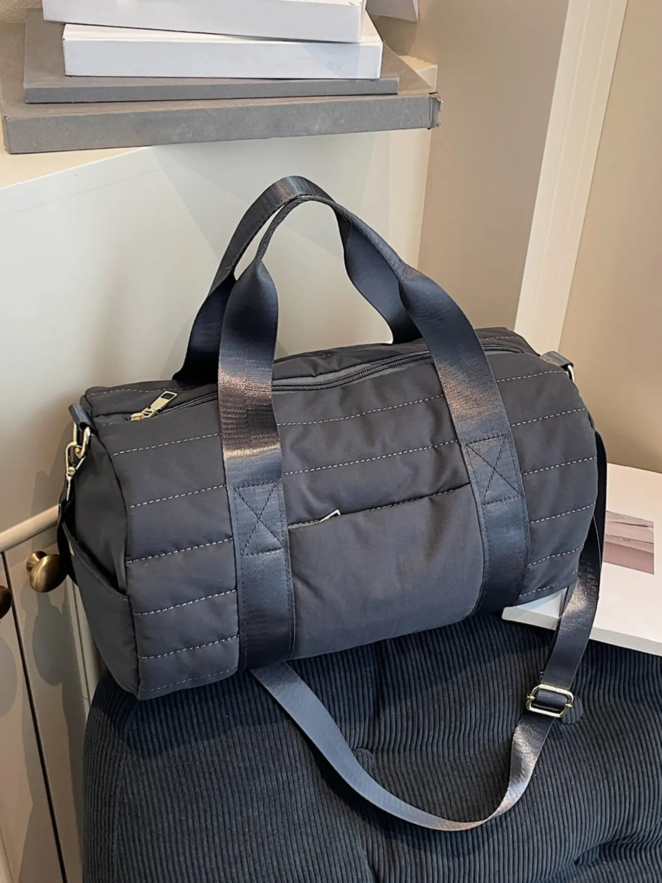 Handbag, simple and lightweight large capacity bag for women, convenient short distance travel bag, single shoulder crossbody bag, canvas cylindrical bag, Lightweight travel bags, suitable for commuting and going out matching