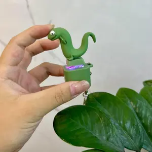 [Christmas Gift] Lizard Button Keychain with Rechargeable LED Light &Realistic Croak-Color-Changing Fun Toy for Kids & Adults