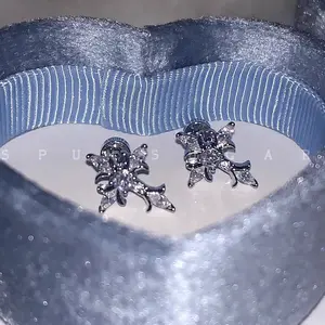 Full Diamond Super Shiny Cross Screw Type Ear Bone Nail Niche Design High-end Baroque Cool Style Personalized Earrings