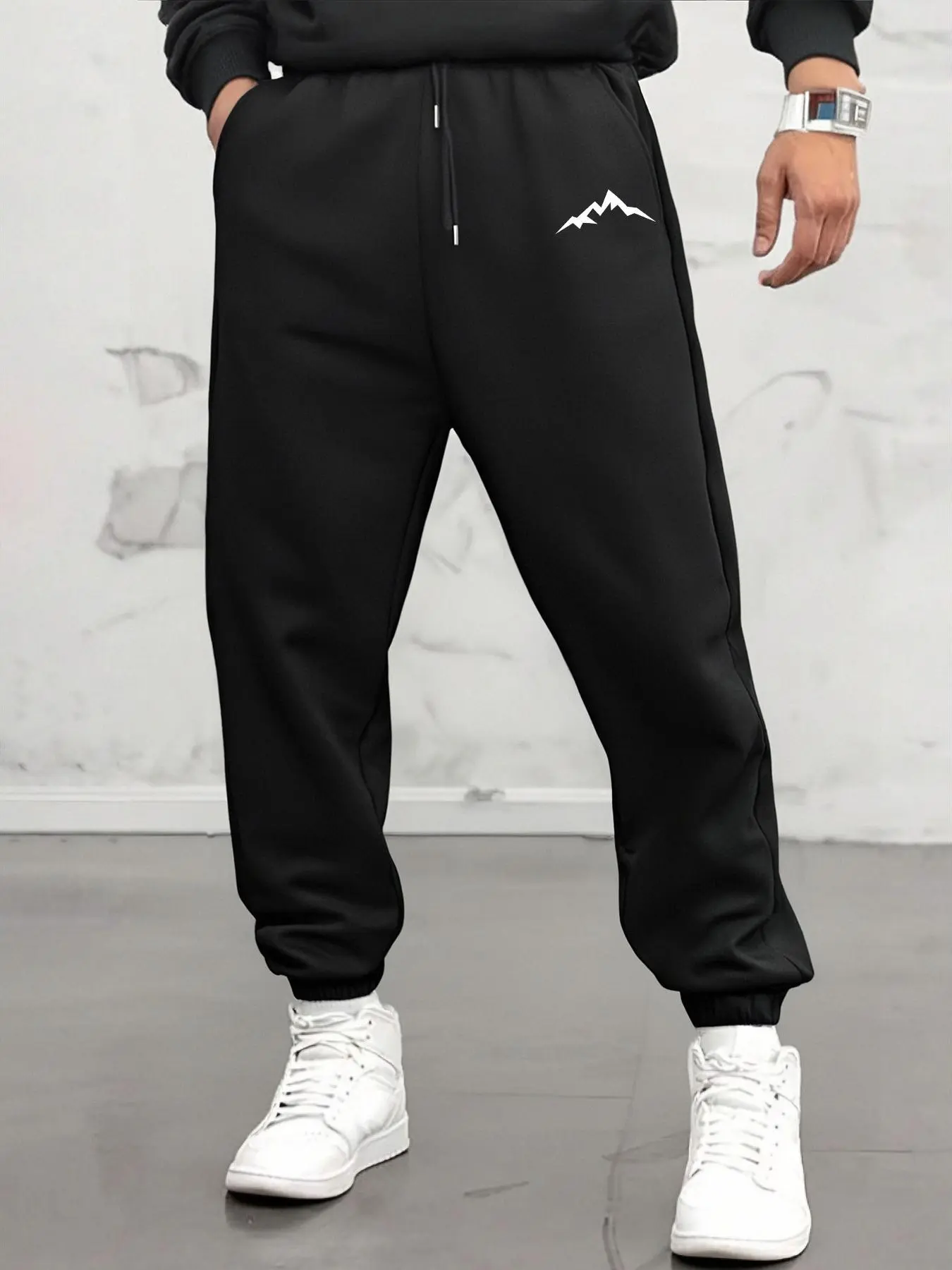 Men's trousers, men's spring and autumn sports trousers, men's clothing, regular version printed sports trousers, casual over-the-knee, grey, elastic drawstring waist sports ankle trousers, fashionable clothing, polyester fiber.