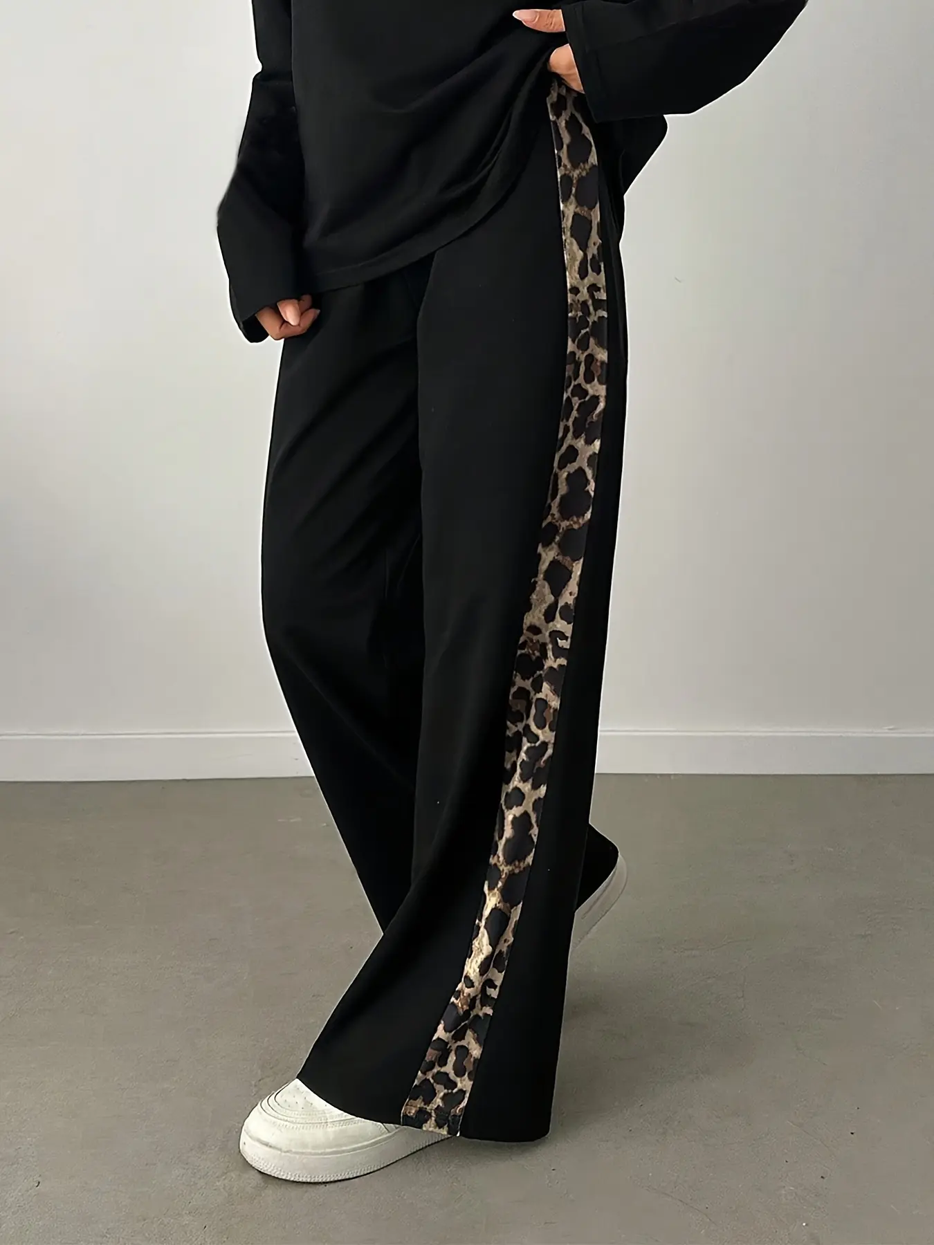 Women's Plus Size Loose Fit Wide Leg Pants, Womenswear, Casual Streetwear Trousers, Side Leopard Print Design, Casual Fashion Daily Wear, Everyday, Trendy Streetwear Style