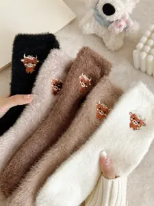 Women's Cow Pattern Embroidered Fuzzy Socks, 5 Pairs, Thick Warm Soft Floor Socks, Cute Cartoon Design, Cute Textured Socks, Ideal for Cold Weather