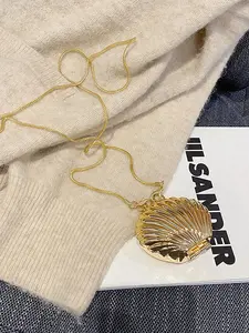 2026 New Fashion Versatile Shell Small Bag, Handheld Mini Metal Box Bag, Chic Evening Party Bag, Heart Chain Shoulder Crossbody Women's Bag