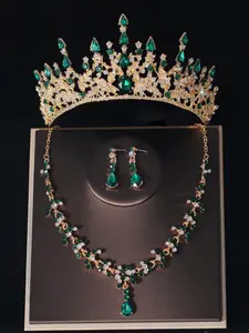 A set of classic and luxurious green diamond crowns, necklaces, and earrings for female brides, consisting of 4 wedding accessories. The wedding dress and accessories are also suitable for weddings, parties, and gatherings