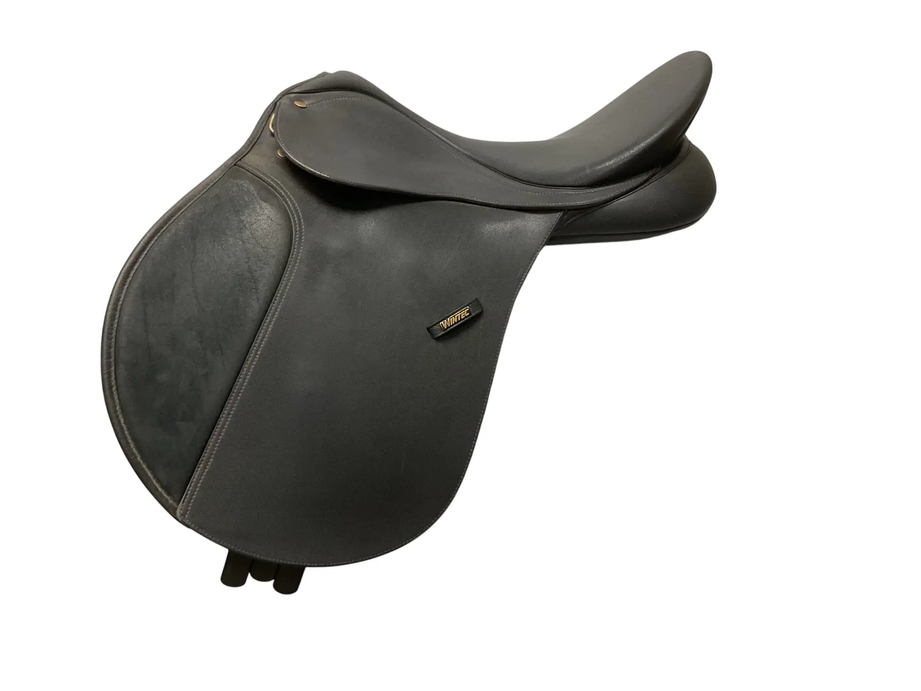 Wintec 500 General Purpose Saddle, 17.5 in Semi-Deep Seat, Synthetic Leather with Suede Knee Pads, CAIR Panel System, XW Gullet, Hook & Loop Front Area, Billet Guards, Full Gussets, Saddle Cover Included, Standard Width Withers, Tack