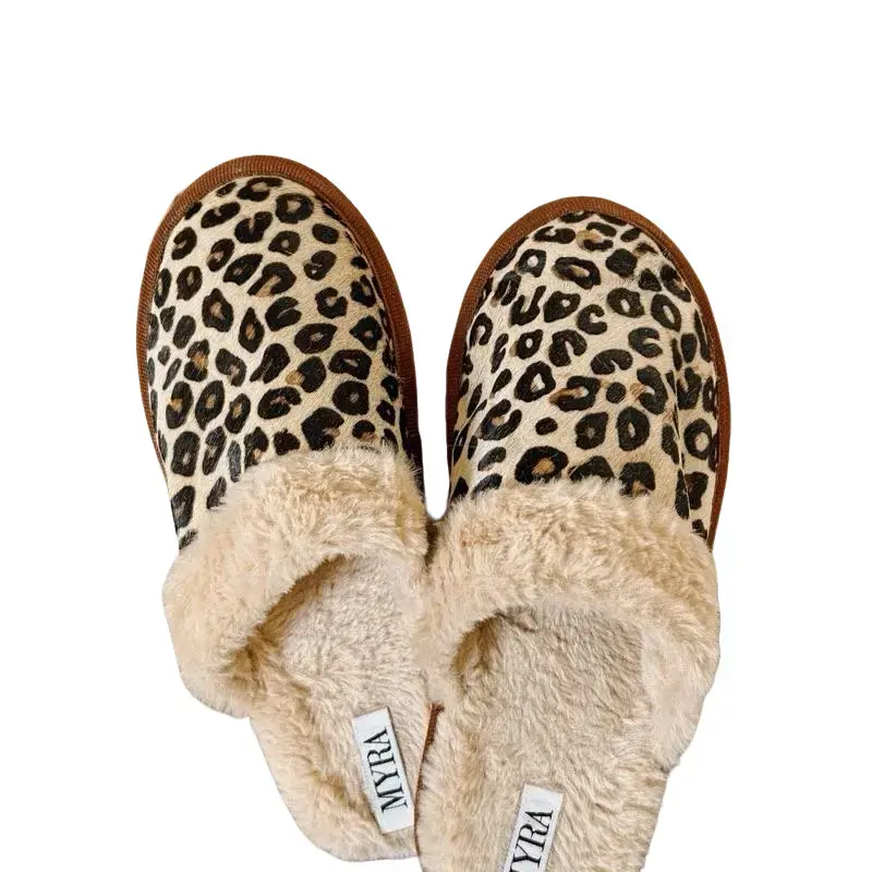MYRA The Leopard Slides - Cozy Slippers with Leopard Print Design and Soft Faux Fur Lining