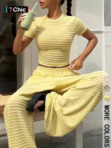 Women's 2-Piece Striped Textured Sportswear Set, Casual Summer, Perfect for Vacation, Slim-Fitting Short Sleeve