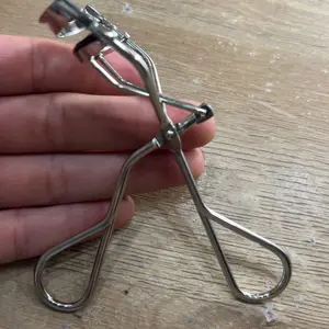 Shiseido 213 Eyelash Curler for Enhanced Beauty w/ ONE Refill Rubber Pad - Premium Quality - Makeup, Cosmetic Durable Silicone