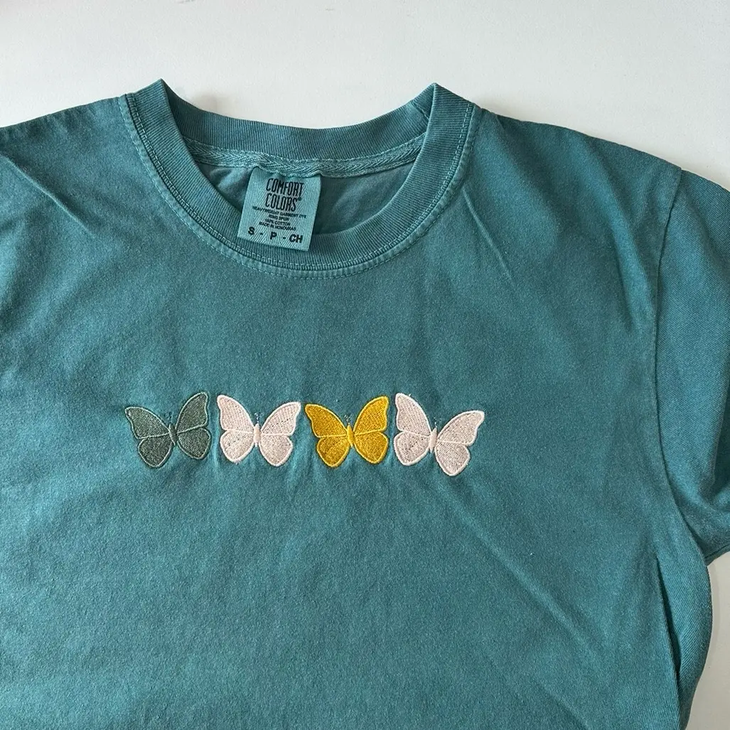 Butterflies Comfort Colors Embroidered T-shirt Spring Collection Embroidery Womenswear Comfortable Casual Top Summer comfort t-shirt cute shirt new essential tshirt