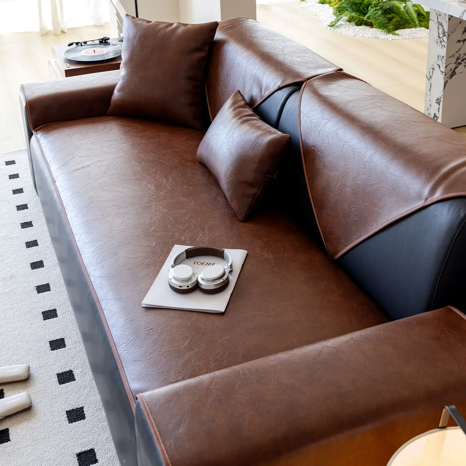 1pc retro thick leather sofa cushion, Sofa Cover Cushion, modern light luxury style, one-piece easy bed, universal in all seasons, can be used in living room, bedroom