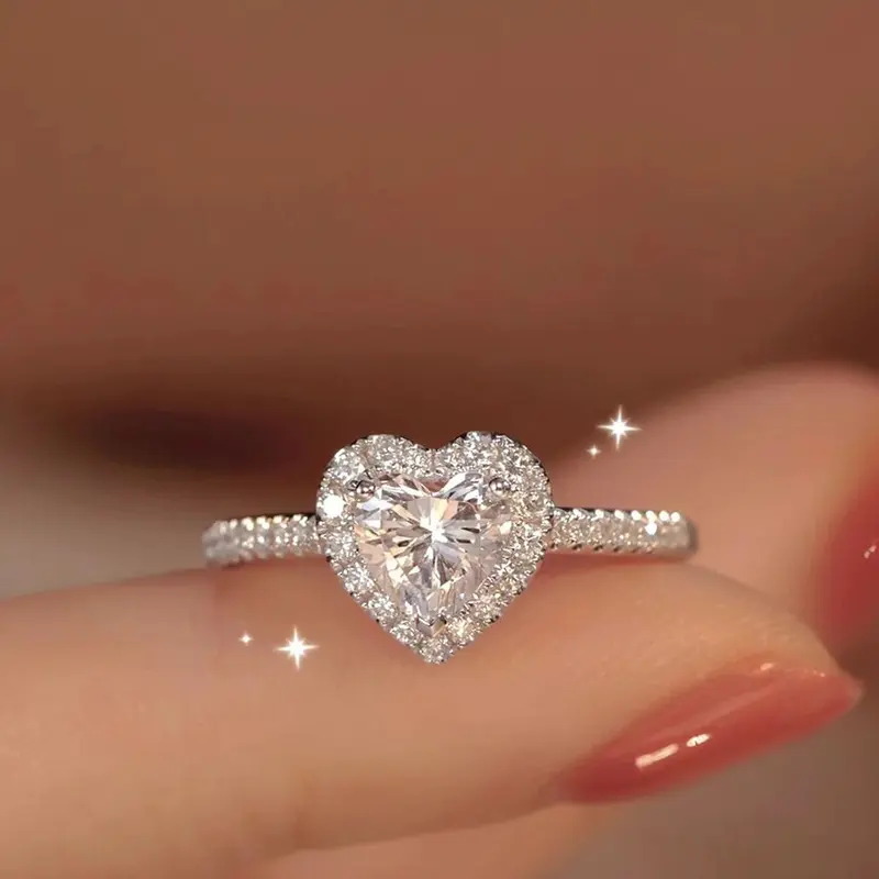 【PANG Jewelry】Women's ring, a heart-shaped ring decorated with sparkling zircons in a sweet style. It is a fashionable, casual and exquisite piece of jewelry suitable for parties. It can be given as a gift or as an engagement ring