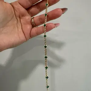 Brazalete monaco con flores verdes chicas oro 10K talla 7”