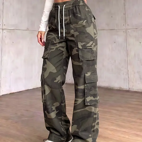 Clean Gent women’s camouflage cargo pants—multi-pocket workwear trousers with an adjustable drawstring waist; casual streetwear style, versatile and lightweight with quick-drying fabric, suitable for everyday wear, home, street, commuting, and more.