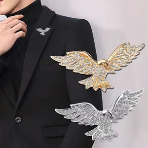 Men's Eagle Shape Brooch Pin - 1pc Titanium Alloy Golden Metal Embellished Sparkling Accessory, Intricate Design for Suits & Formal Wear, Versatile for Casual Outfits,summervibes