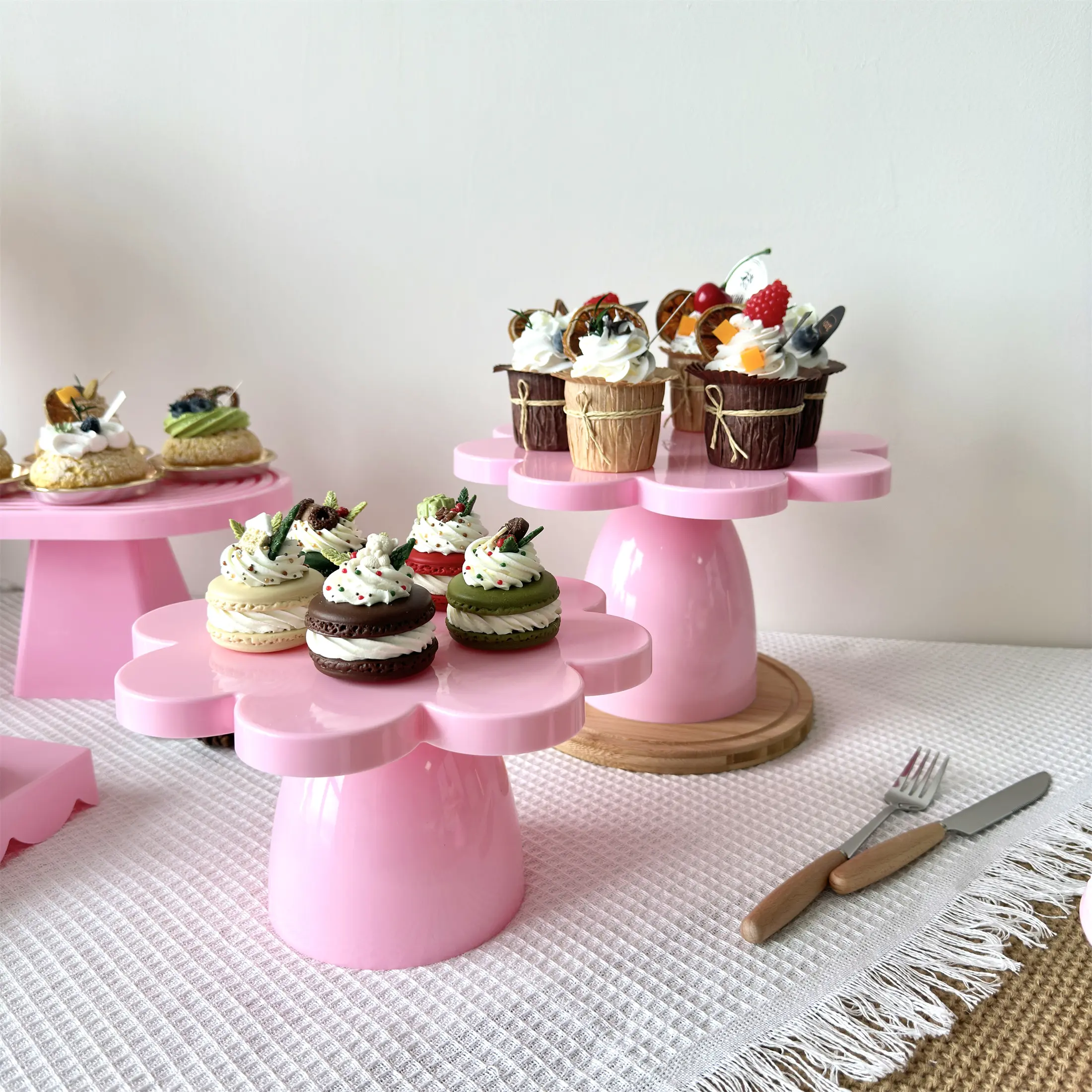 Macaron Pink 4-Piece Plastic Cake Stand Holders, Cake Decoration Supplies for Tea Party, Wedding Dessert Table Displays & Pink Party Decor, Dessert Stands, Baby Shower