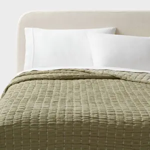 Full/Queen Yarn Dye Crinkle Grid Quilt Moss Green - Threshold