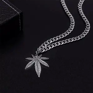 Cool Leaf Hiphop Street Style with Simple Leaf Necklace Hip-hop for Men and Women Bounce Couple Necklace