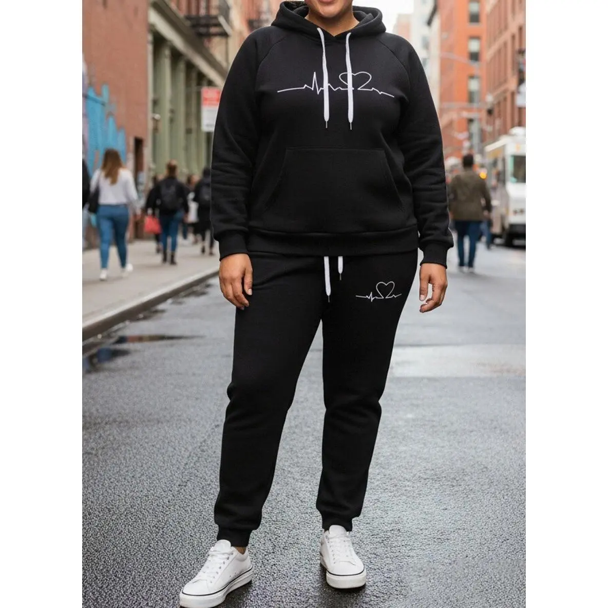 Plus Size Women Heartbeat Print Tracksuit, Hooded Sweatshirt & Jogger Pants 2 Piece Outfit, Heart ECG Graphic Casual Hoodie Co Ord Set, Soft Fleece Curvy Loungewear, Fashion Warm Matching Suit For Daily Streetwear