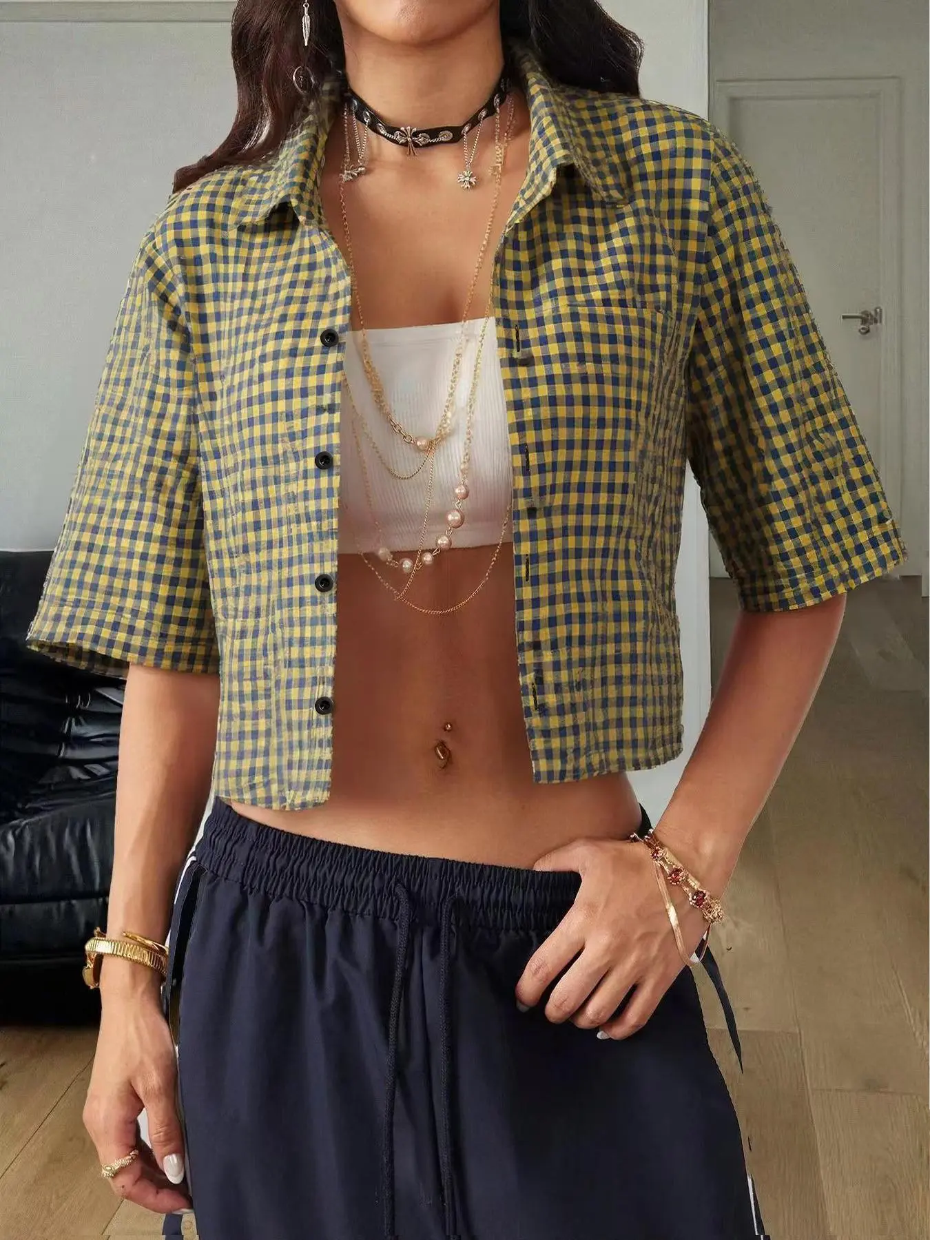 Women's Plaid Print Fitted Crop Shirt Blouse, Casual Woven Breathable Lightweight Short Sleeve Collared Top for Summer, Ladies Clothes for Daily Wear, Casual Style Shirt, Womenswear