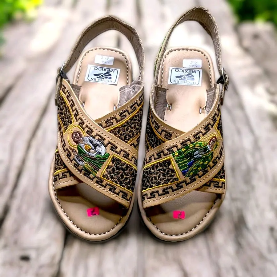 Huaraches for Men SJT y VIRGEN Style Meets Comfort Introducing our handmade leather huaraches for men, a perfect blend of style and comfort. These huaraches are crafted from durable leather, ensuring longevity.