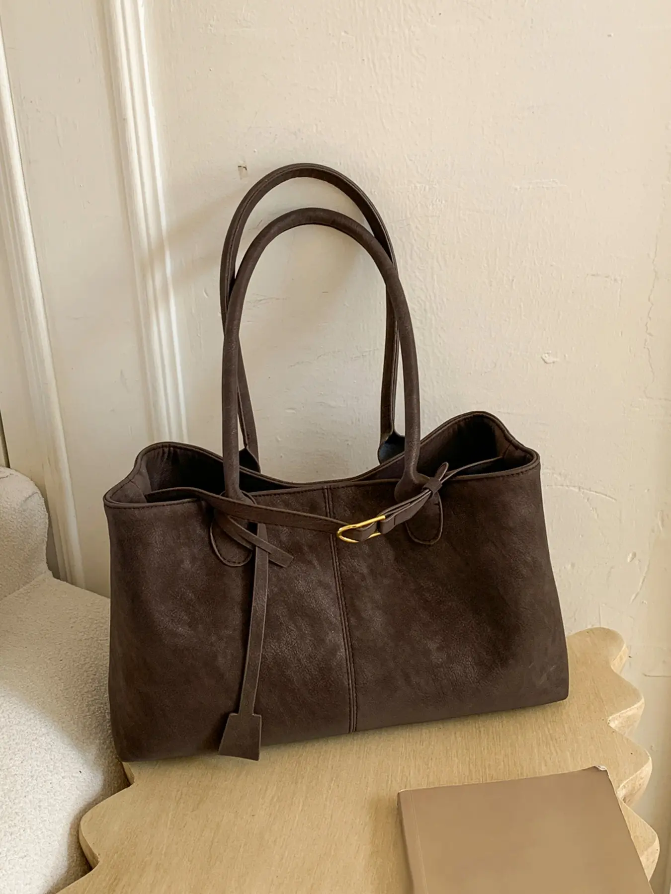 Retro light luxury tote bag, Handheld shoulder bag, Handbag Shoulder, with a relaxed texture, can accommodate mobile phones, lipstick, and personal items, suitable for dates, parties, shopping, Elegant Commuter Bag, shoulder purse