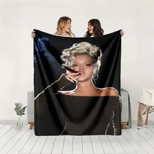 1 piece Beyoncé's Retro Look Smoking Cigar Photoshoot themed flannel blanket - Super soft and warm flannel blanket, suitable for beds, sofas and camping, modern design, digitally printed pattern, all-season use, 100% polyester material, non-slip