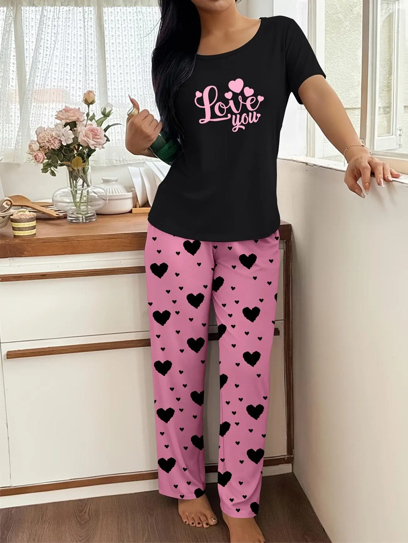 Women Love You Letter Heart Print Pajama Set Black Short Sleeve Top & Pink All Over Heart Long Pants Soft Casual Loungewear Valentine Sleep PJs Outfit Womenswear Nightwear