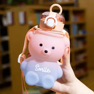 Cute Bear Large Capacity Water Cup ,Cartoon Bear Design Water Bottle, Cute Large Capacity Water Drinking Bottle with Straw & Adjustable Strap, Portable Drinking Bottle for Home School Camp Outdoor
