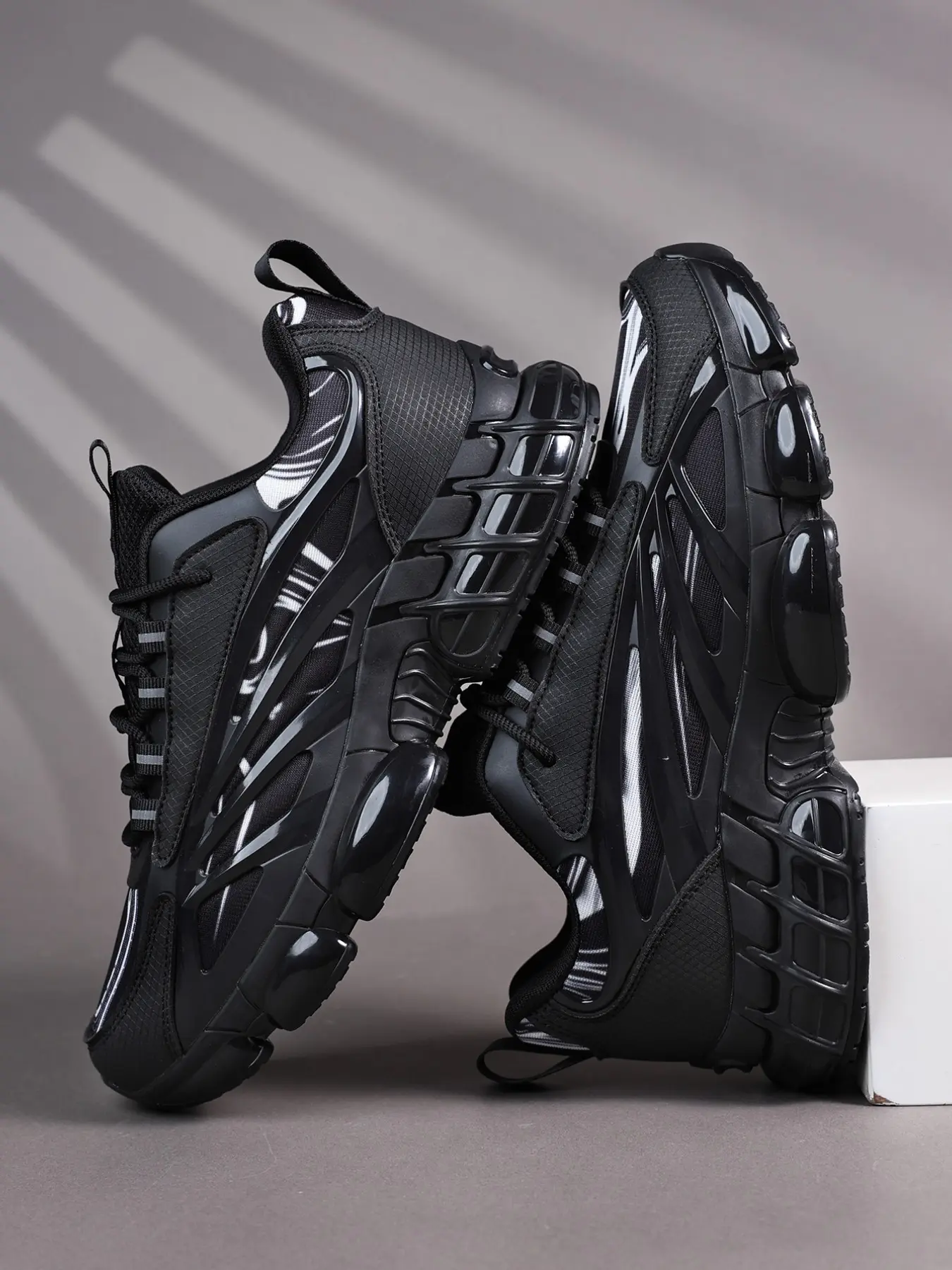 Men's Aerodynamic Training Shoes, Workout Sneakers, Cushioned Running Shoes, Athletic Running Shoes, Textured Bubble Cushioning, Breathable Mesh, Comfortable, Ideal for Running, Hiking, Daily Training, Running Footwear, Sporty Running Shoes