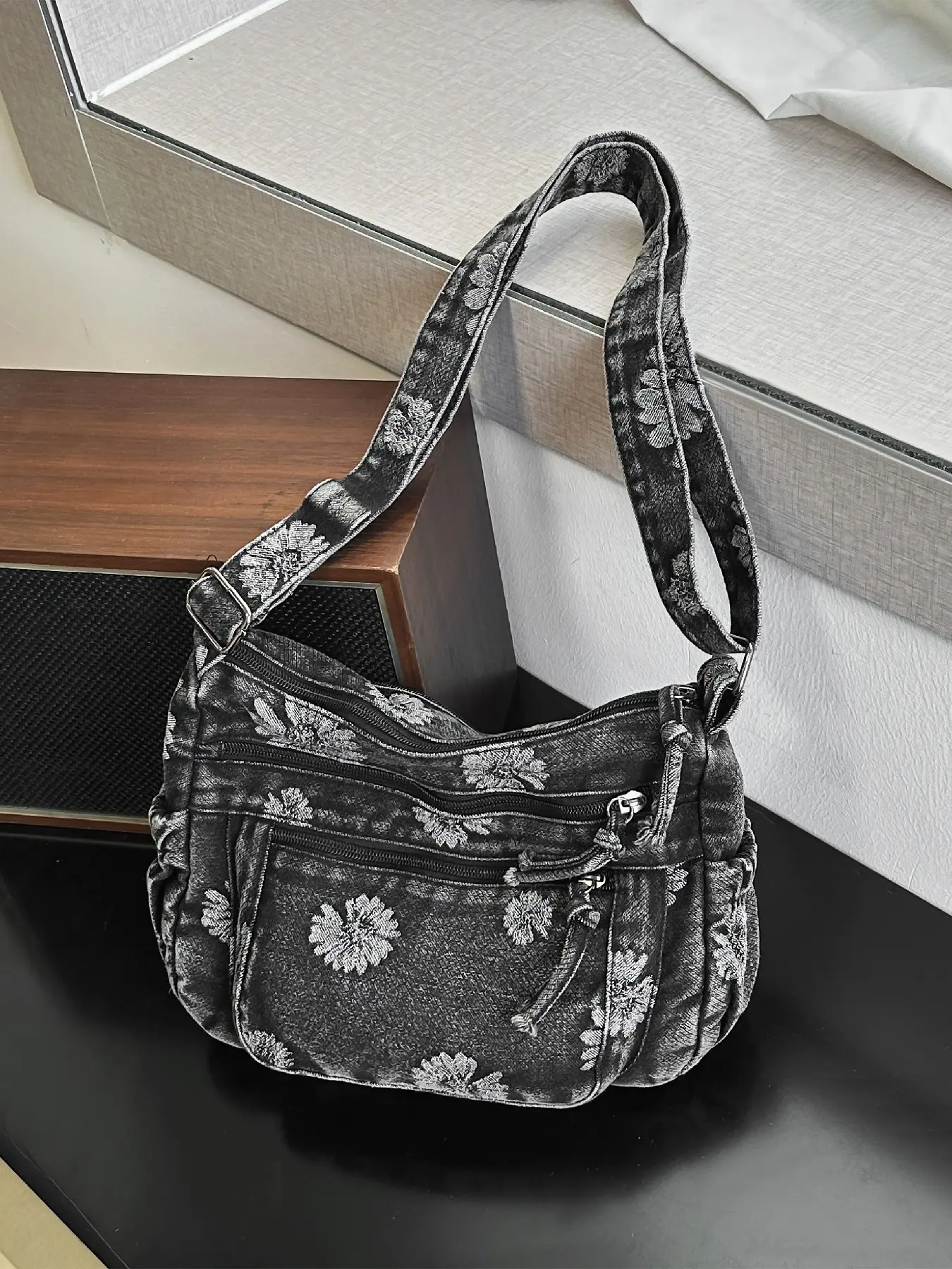 Vintage Floral Crossbody Bag, Multi-Pocket Zipper Large Capacity Shoulder Bag, Adjustable Strap Casual Underarm Bag, Women's Fashion Essential, Trendy Commuting Bag, Crossbody Hobo Bag, Fashionable Casual Bag