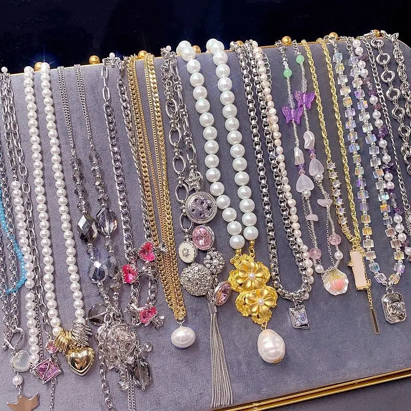 Women's 4-Pieces Random Assorted Necklace Set - Mixed Pearl-Look, Beaded Chains, Charm Pendants, Crystal-Look Details (Butterfly, Heart, Flower) for Layering, Daily Wear, Party Gifts