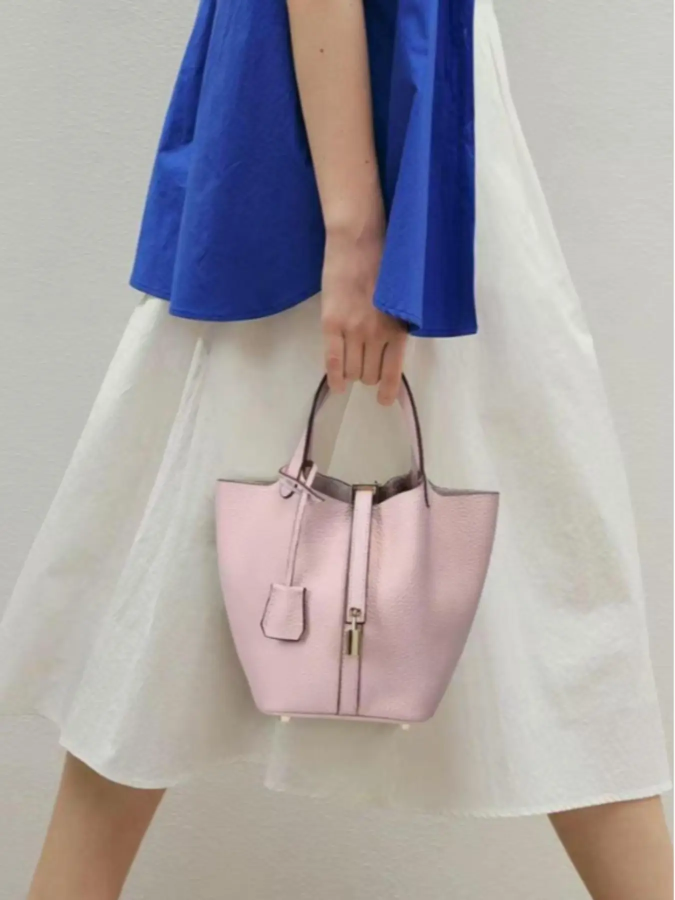 New Handmade Cowhide Bucket Bag for Women, Genuine Leather Hobo Bag, Casual Everyday Hobo, Asymmetrical Design, Casual Style, All Seasons, 18cm, Fashionable Cowhide Handbag, Cowhide Leather Handbags