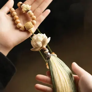 Wooden Lotus Design Car Hanging Ornament, Car Rearview Mirror Hanging Decoration, Car Interior Pendant, Universal Car Decoration Accessories