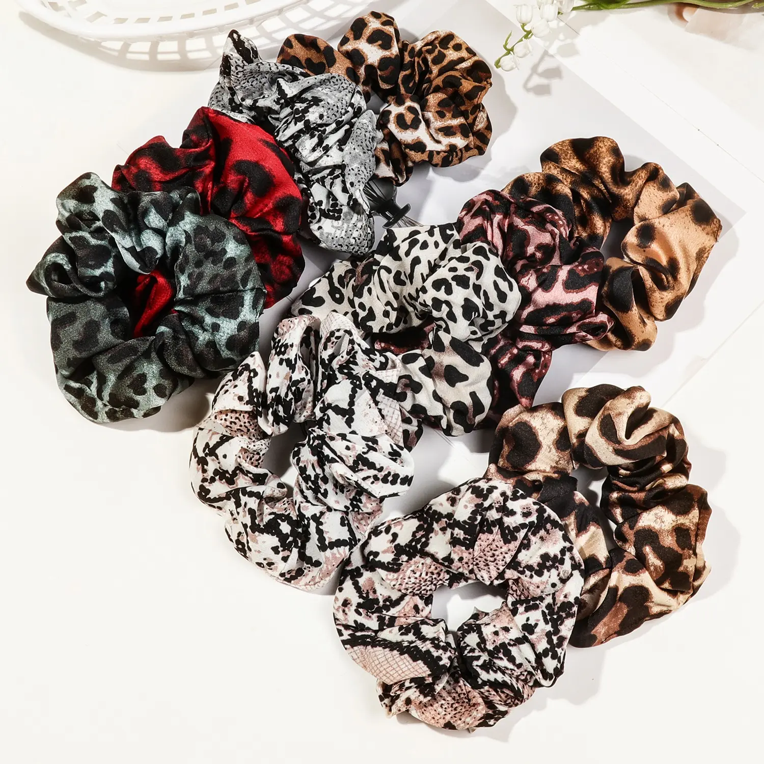 Women's 5-Pcs Leopard Print High-Stretch Scrunchies Set - Ultra-Soft, No-Damage, Non-Slip Hair Ties for Thick Hair, Daily Wear