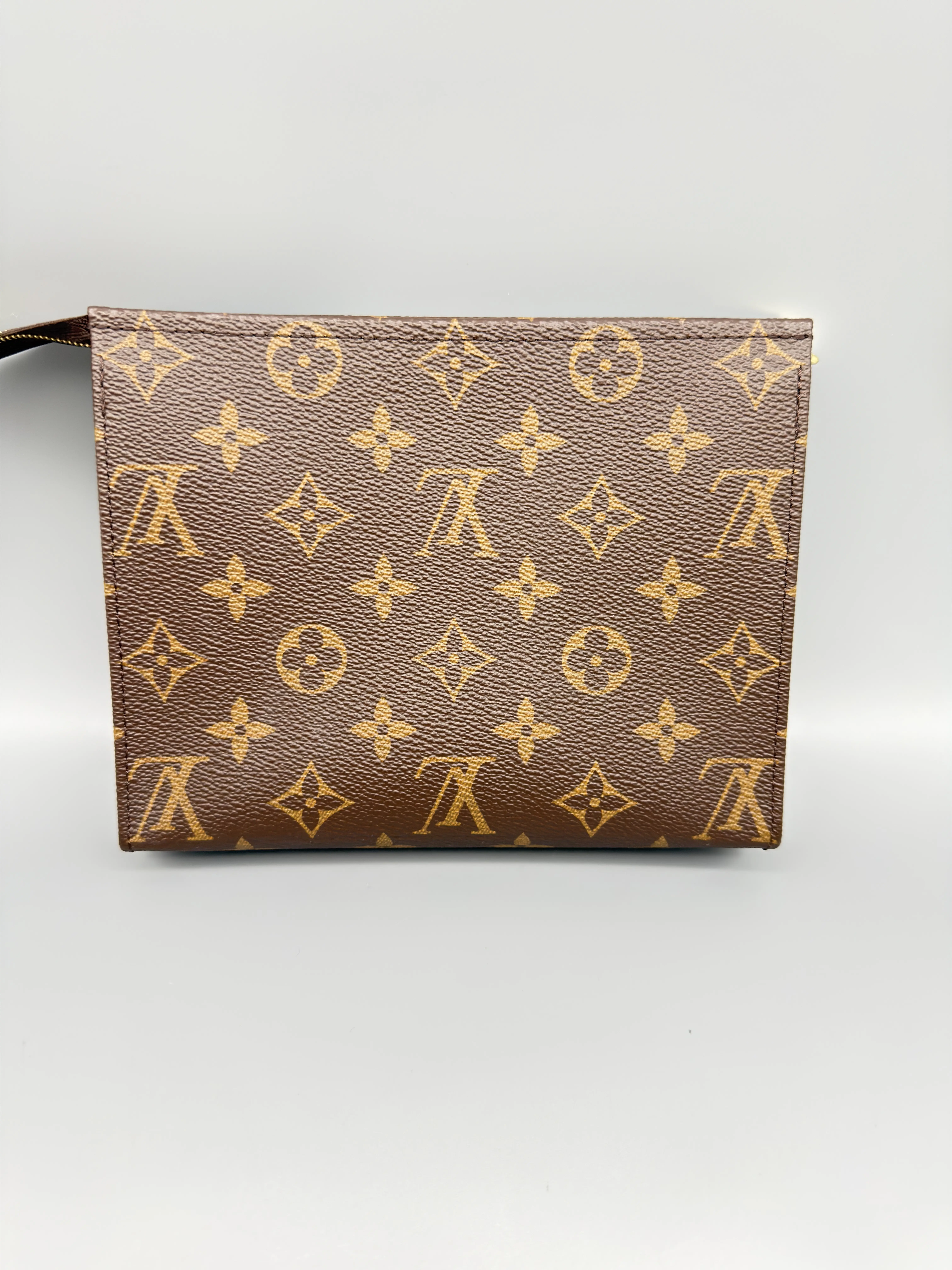 Pre-owned Louis Vuitton Coated Canvas Toiletry Bags Small 19cm Toiletry Pouch, Monogram Canvas Exterior, Red Interior