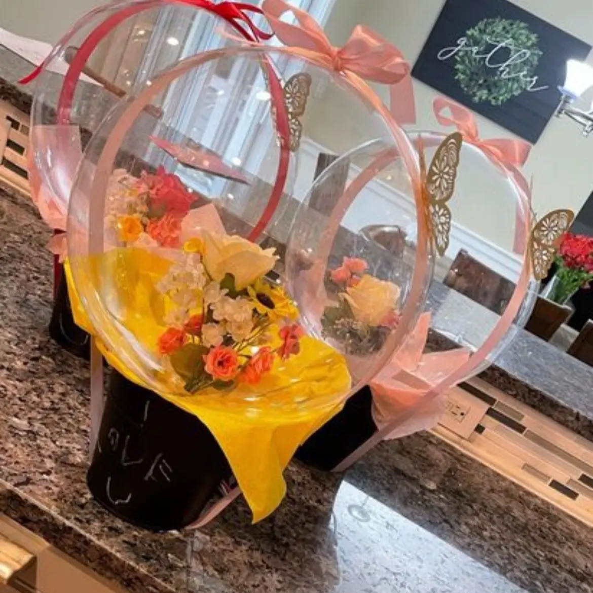 BALLOON FAUX FLORAL CENTERPIECE