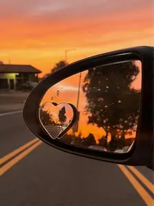 1 Pair of Heart-Shaped Blind Spot Mirrors for Cars, Frameless Car Blind Spot Mirrors with 360-Degree Wide-Angle Convex Mirrors and Fan-Shaped Blind Spot Rearview Mirrors