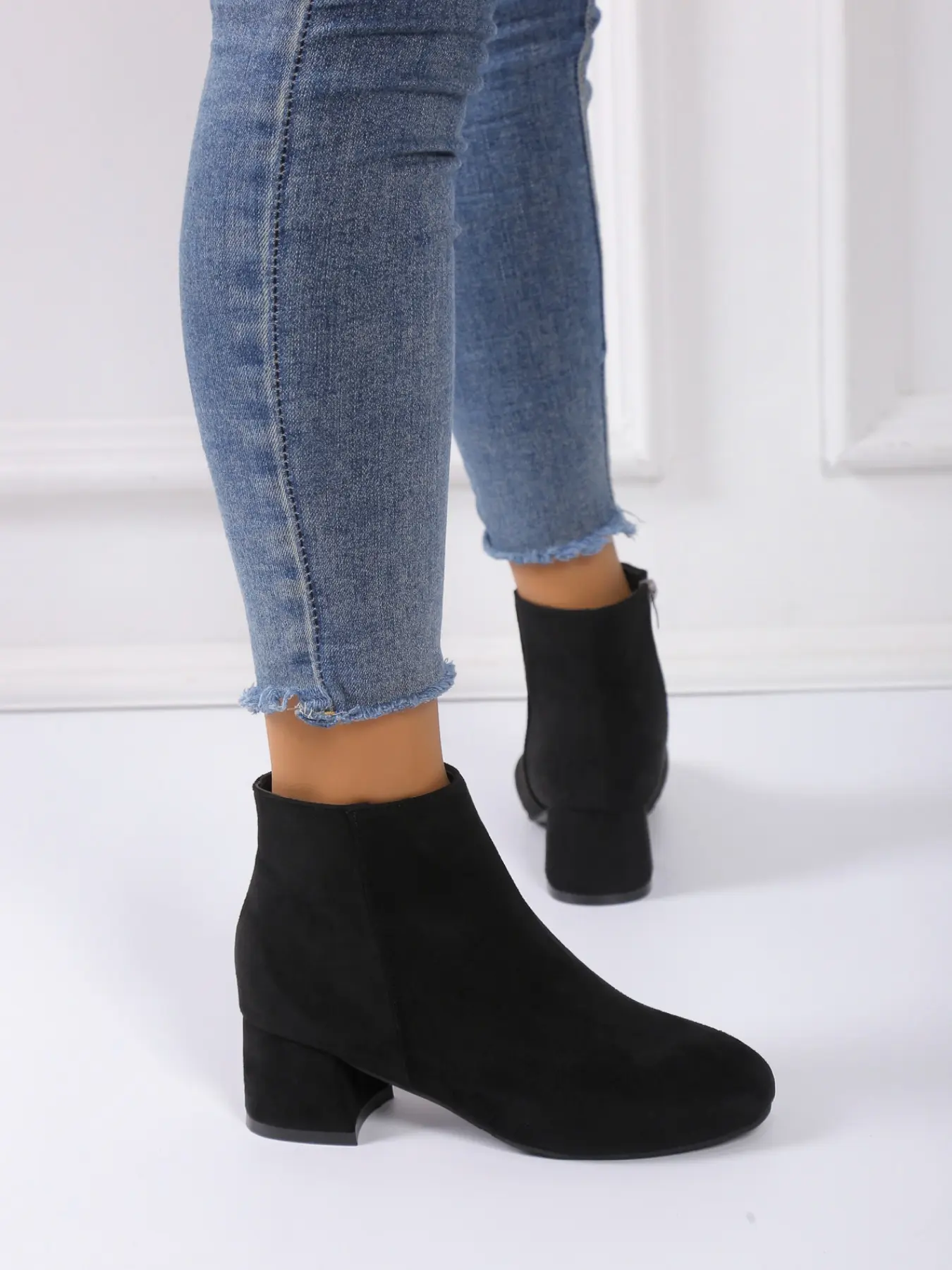 Women's Velvet Ankle Boots with Side Zipper, Chunky Heel Casual Warm Boots, Party Classic Fashion Shoes, Winter Booties, Fall & Winter Textile Upper Material, Thick Heeled Boots