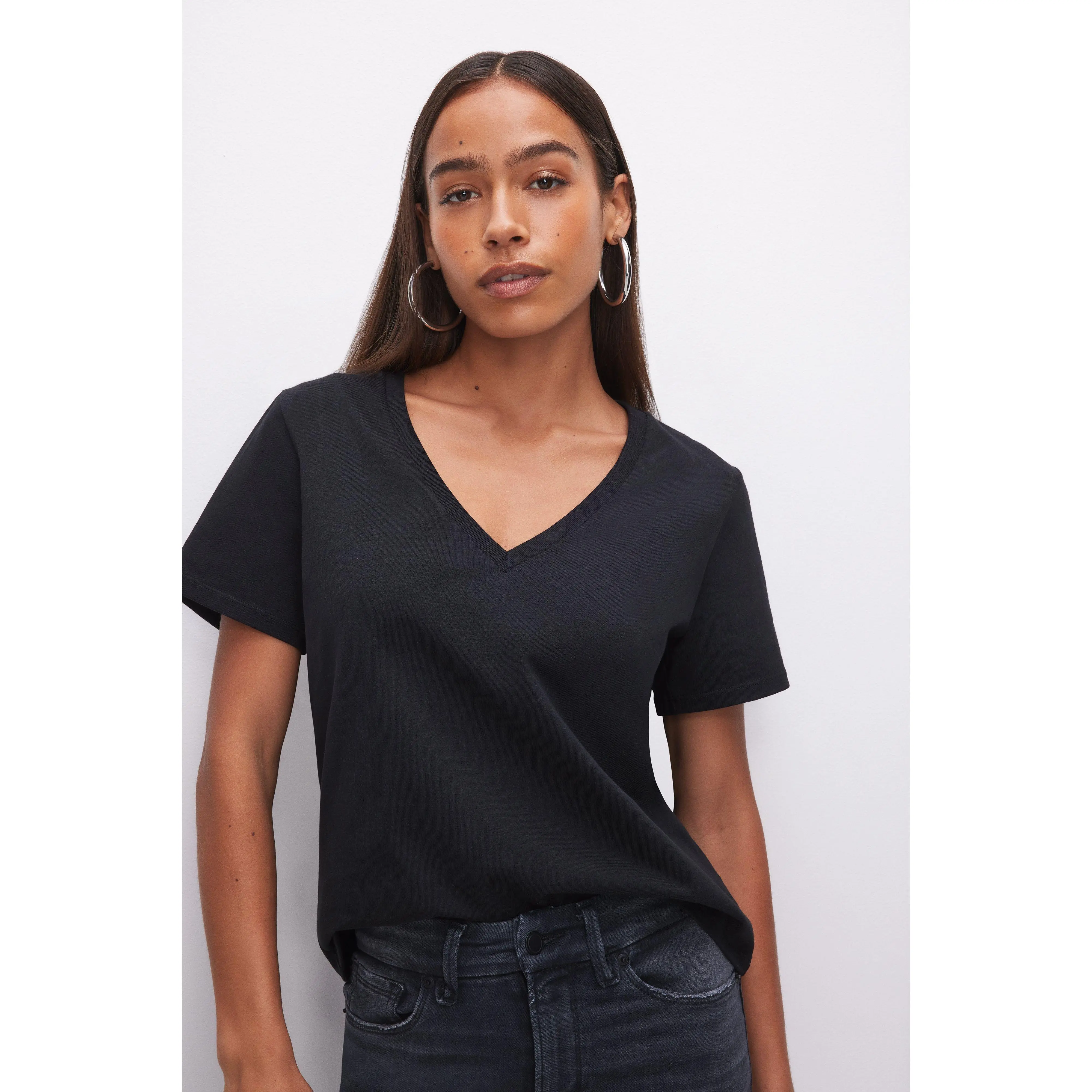 COTTON CLASSIC V-NECK TEE | BLACK001