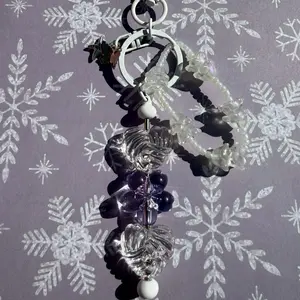 Clear Cute Keychain with Heart and Flower Design, Perfect for Keychains and Accessories