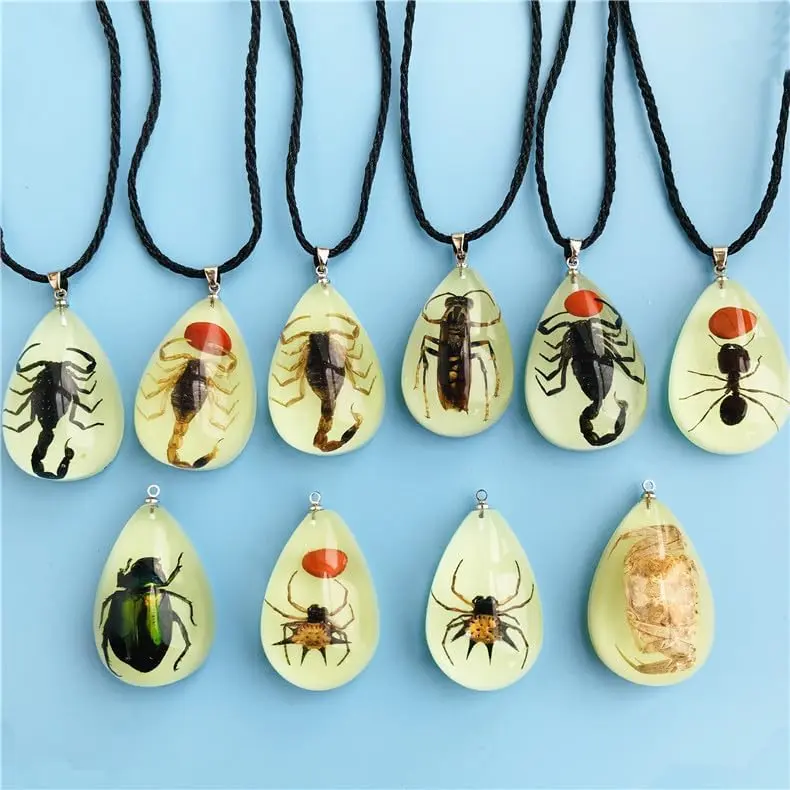 Unisex Taxidermy Animal Insect Necklace, Glow-in-the-Dark Solid Special Resin Pendant (20*30*8mm) with 40-60cm Adjustable Chain & Link Cord, School/Christmas/Thanksgiving Gift for Collectors (Costume Jewelry Accessory)