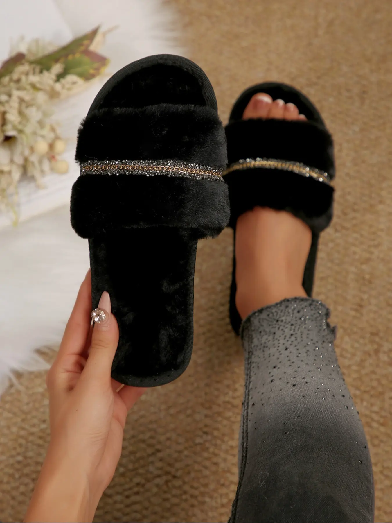 Women's New Faux Fur Home Slippers, Fashion Design with Rhinestone Straps, Soft Plush, One-Piece Easy Wear, Fall & Winter Comfort, Warm House Slippers, Casual Fashion Slippers, Indoor Footwear, Soft Fluffy Footwear, Slipper Shoes