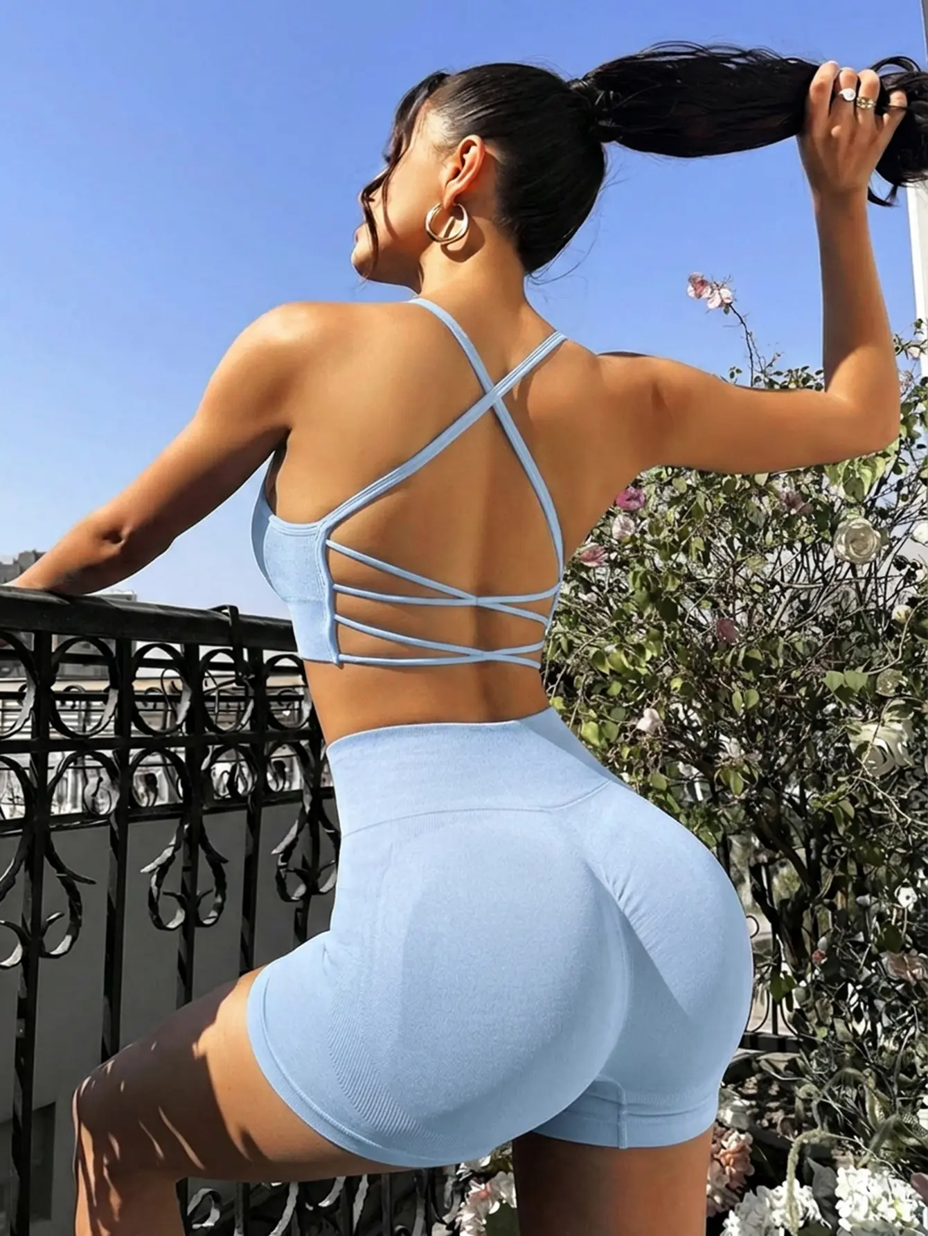 Women's Solid Color Backless Crisscross Sports Bra & Shorts Set – High-Stretch Yoga & Workout Activewear