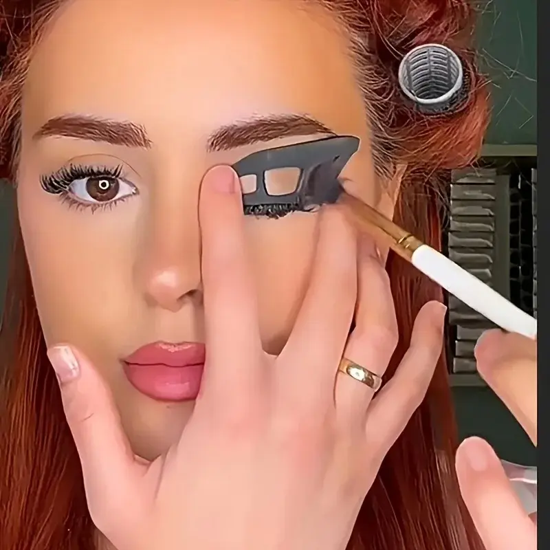 Eye Makeup Assistant - 2 Special Eyeshadow Brushes, Eyeshadow Tools, Quick Makeup Templates, Eyeshadow Molds, Suitable