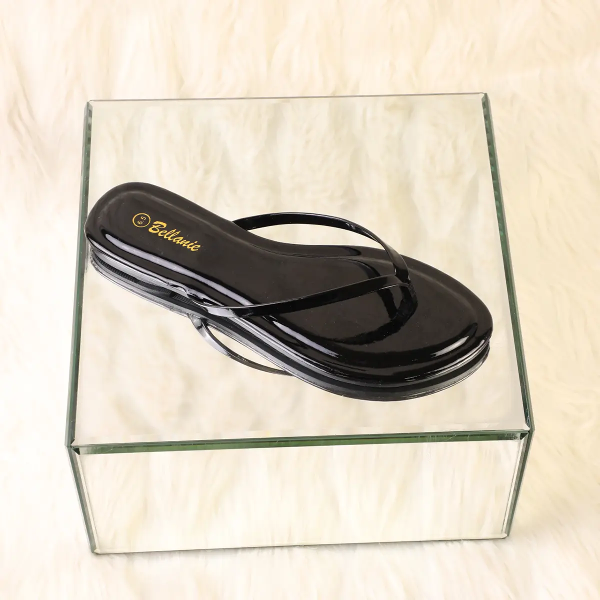 Lady flip flop sandal open toe simple strap round toe flat heel