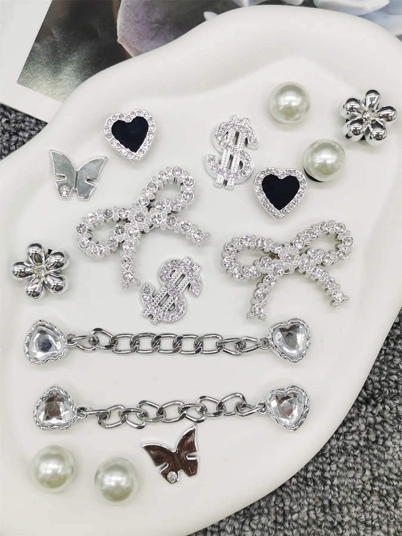 16PCS Punk Silvery Bow-knot Heart ABS Shoe Charms, Shoe Charms Set, Shoe Decoration, DIY Chains Decorations Rhinestone Clog Shoes Buckles Removable Shoe Clips Accessories Footwear Fit Women Slippers Sandals Garden Shoes Birthday Party Gifts