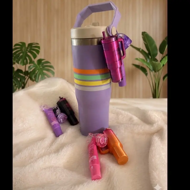 El Clip Llavero Definitivo: Porta Brillo Labial + Mini Termo